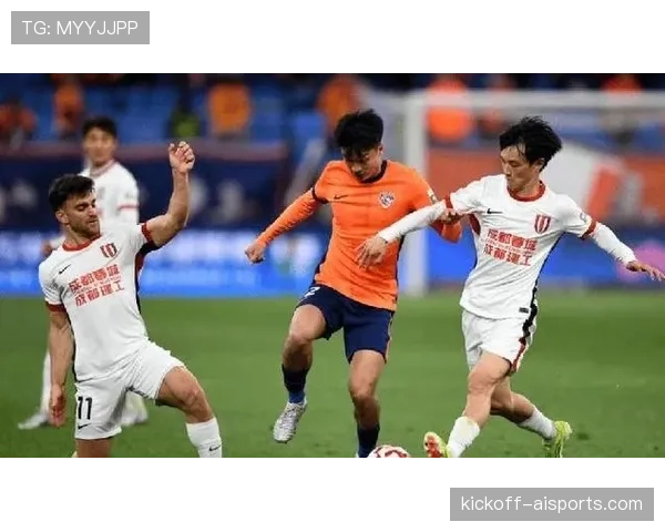 中国男足备战世预赛关键期战术演练侧重攻防转换 中国男足备战世预赛关键期战术演练侧重攻防转换